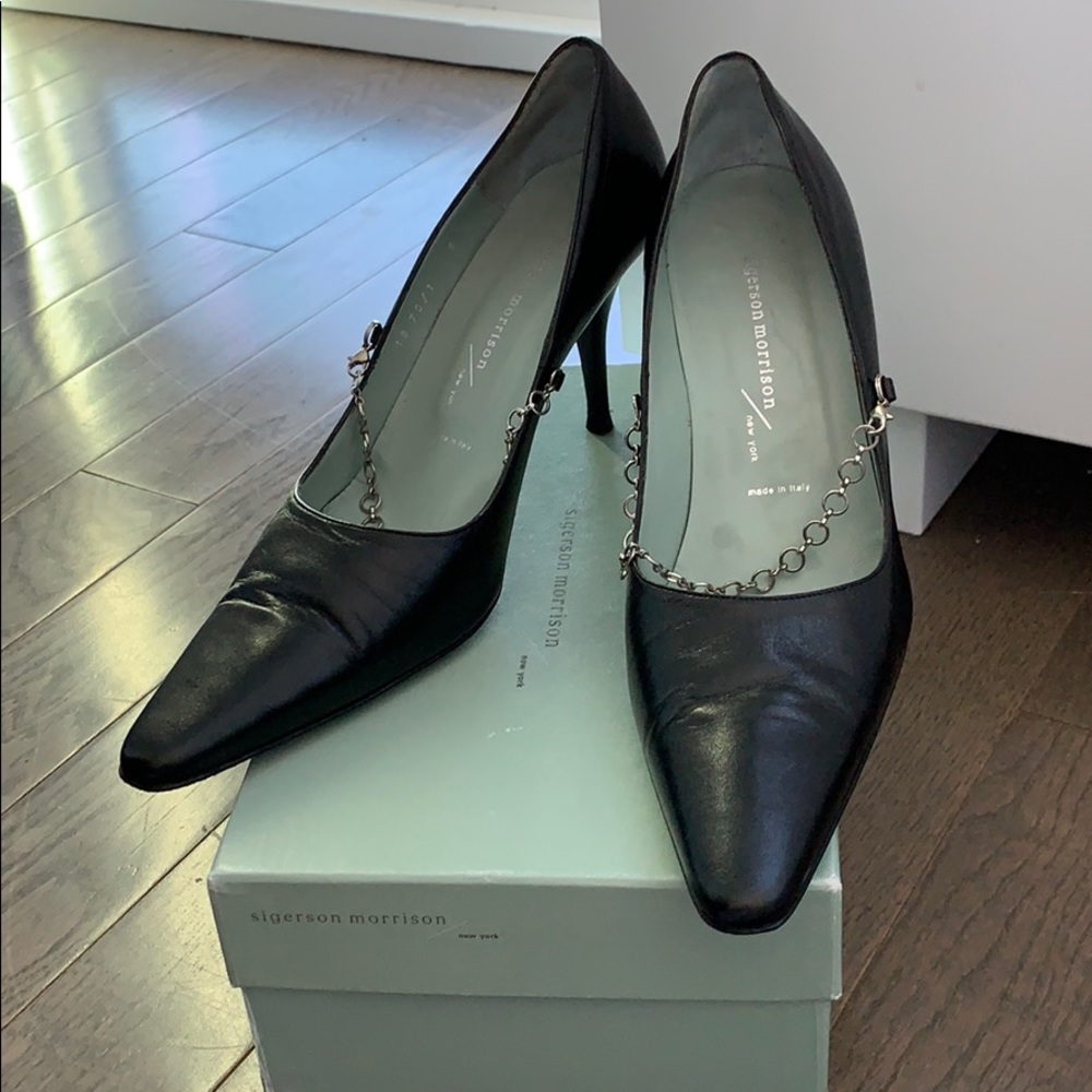 Sigerson Morrison black pumps with silver chain